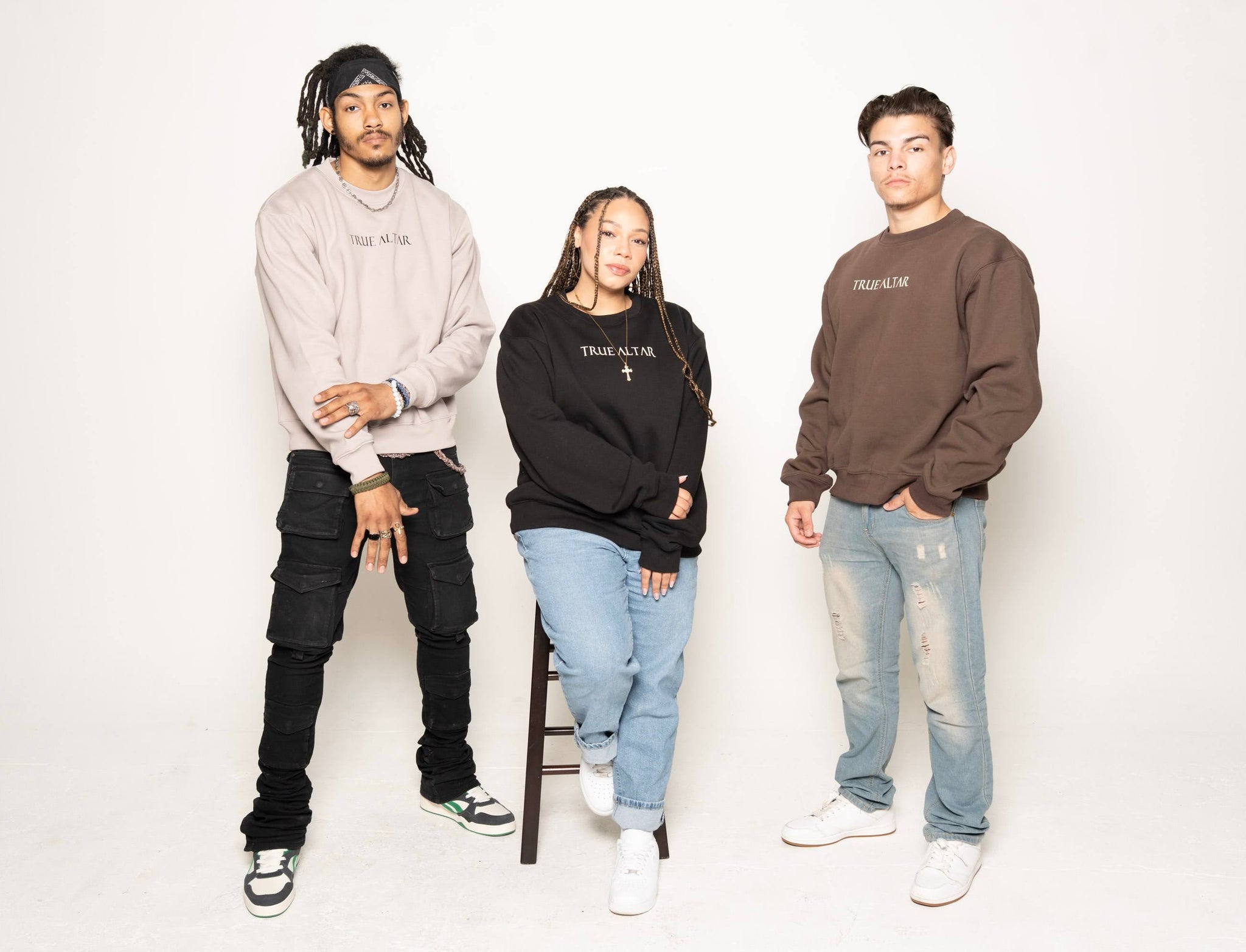 True Altar Essential Crew – Black